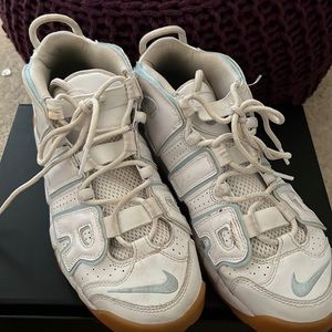 baby blue and white uptempo nike